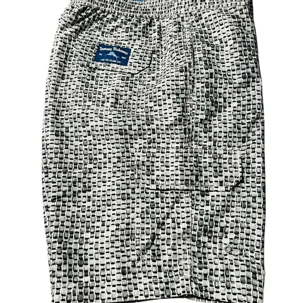 Tommy Bahama Black, Gray and White Board Shorts with Modern Pattern Size Large